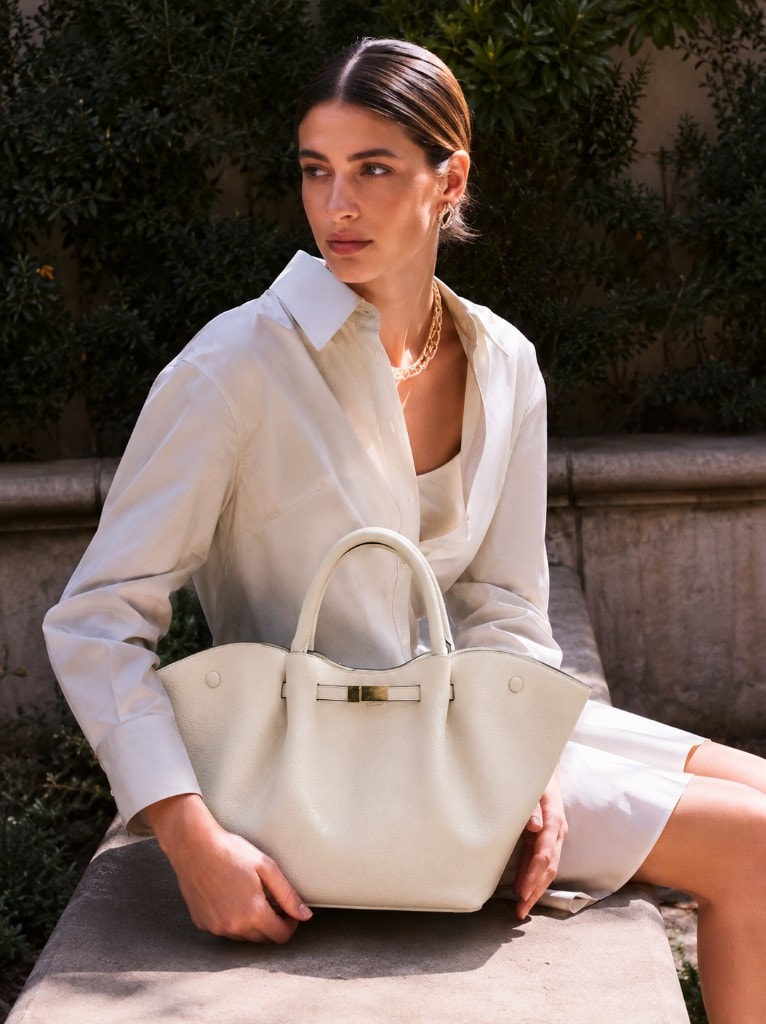 Calf Leather Tote Bag Off-White в образе